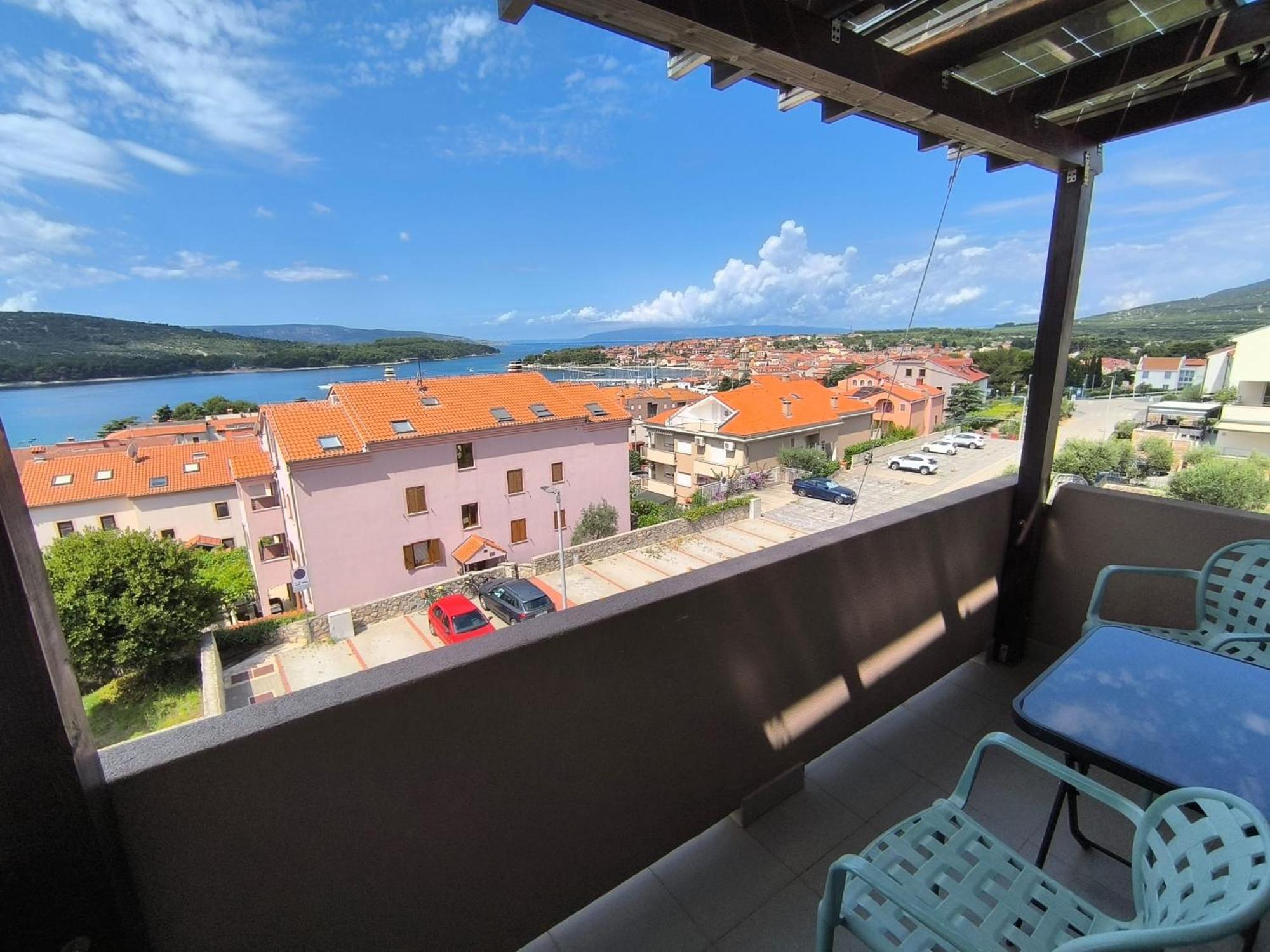 Apartments Pongrac Крес Екстериор снимка