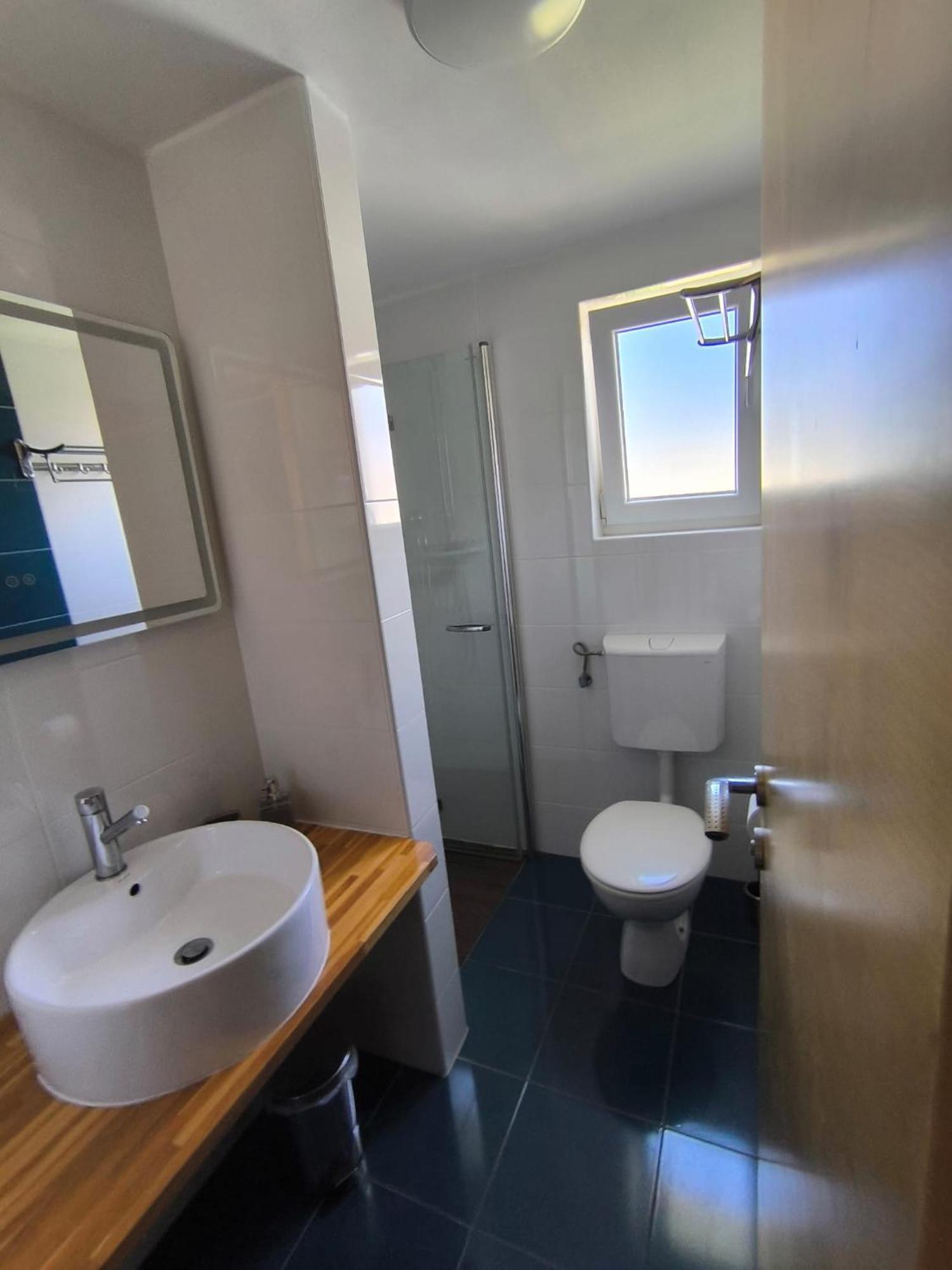 Apartments Pongrac Крес Екстериор снимка