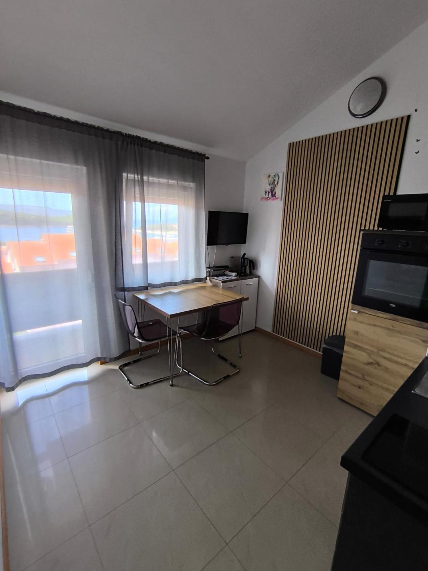 Apartments Pongrac Крес Екстериор снимка
