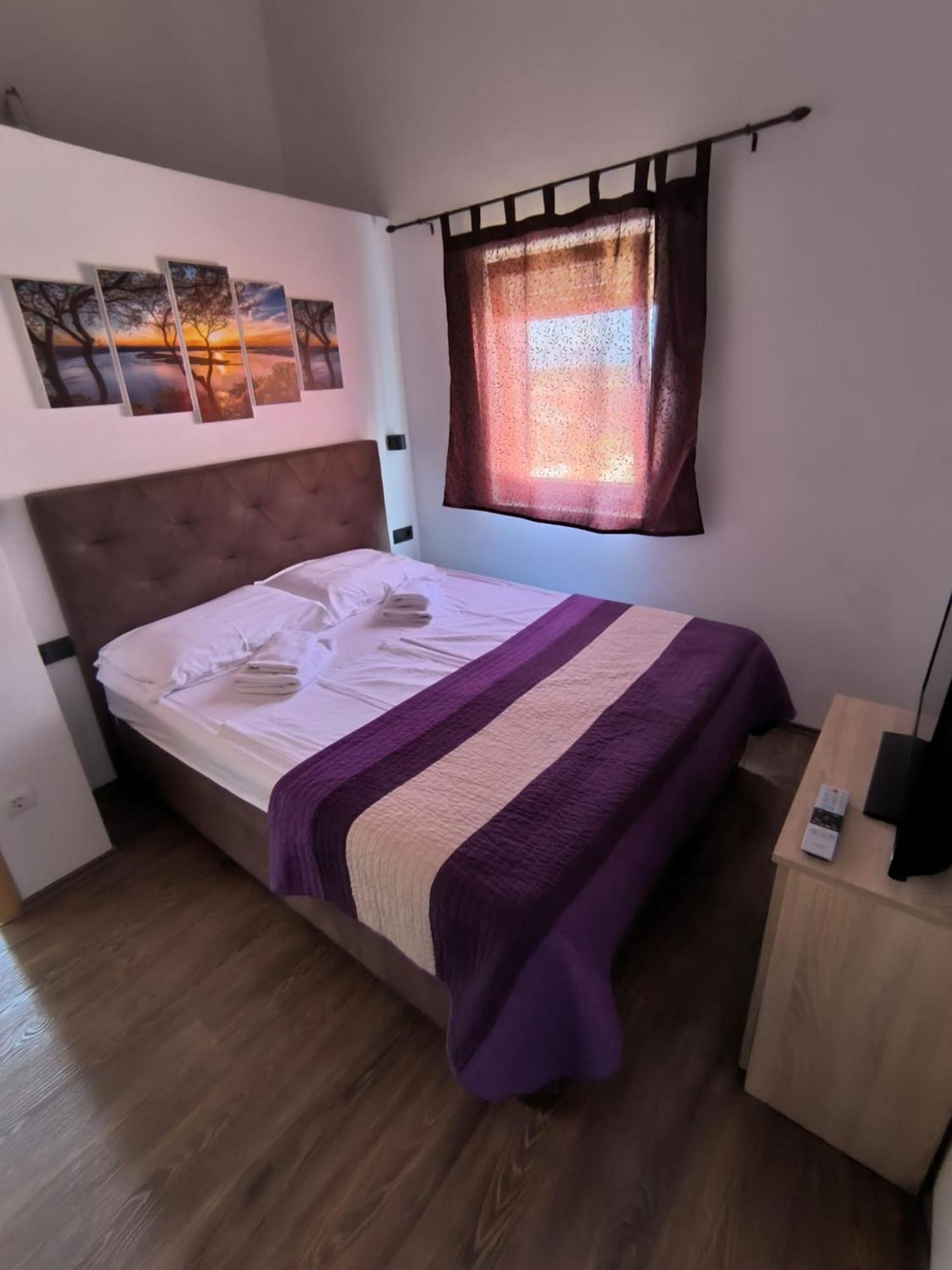 Apartments Pongrac Крес Екстериор снимка