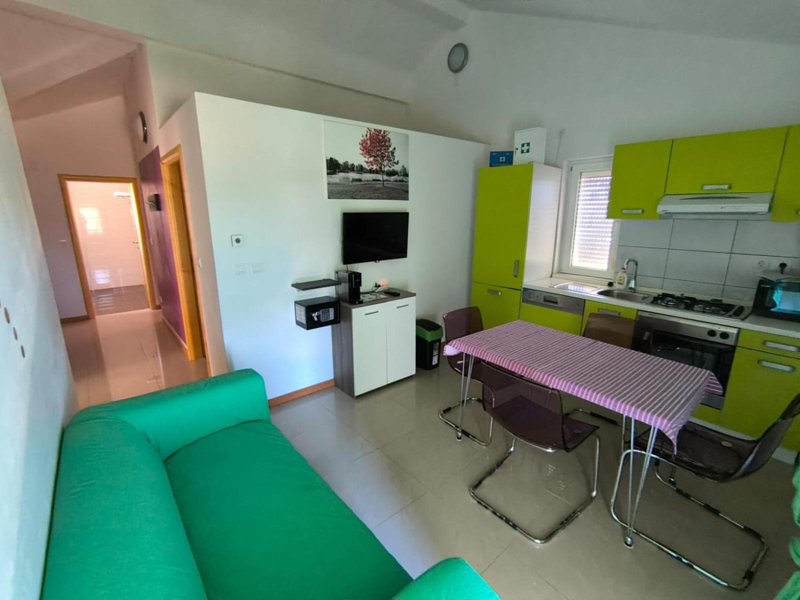 Apartments Pongrac Крес Екстериор снимка