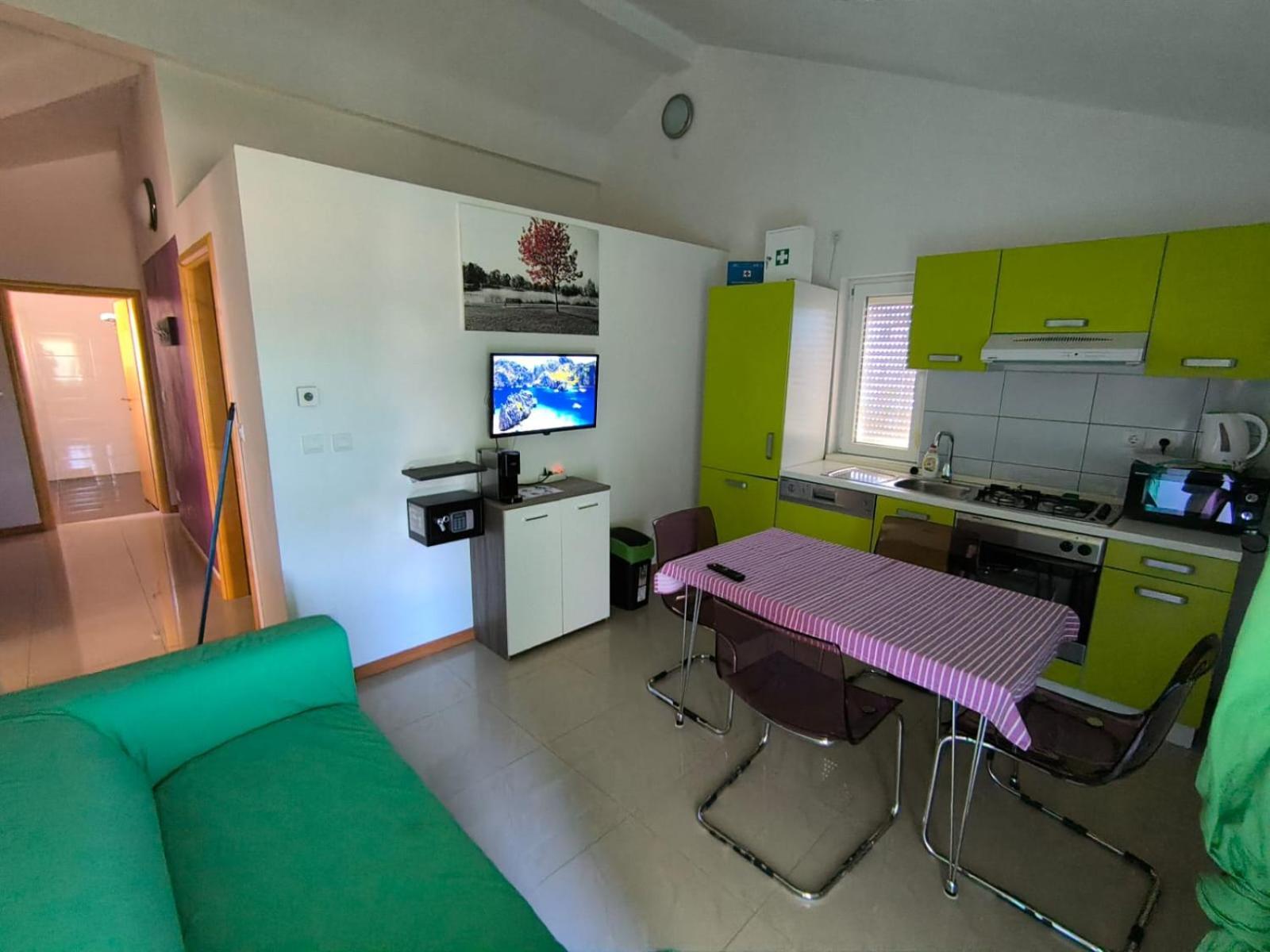 Apartments Pongrac Крес Екстериор снимка