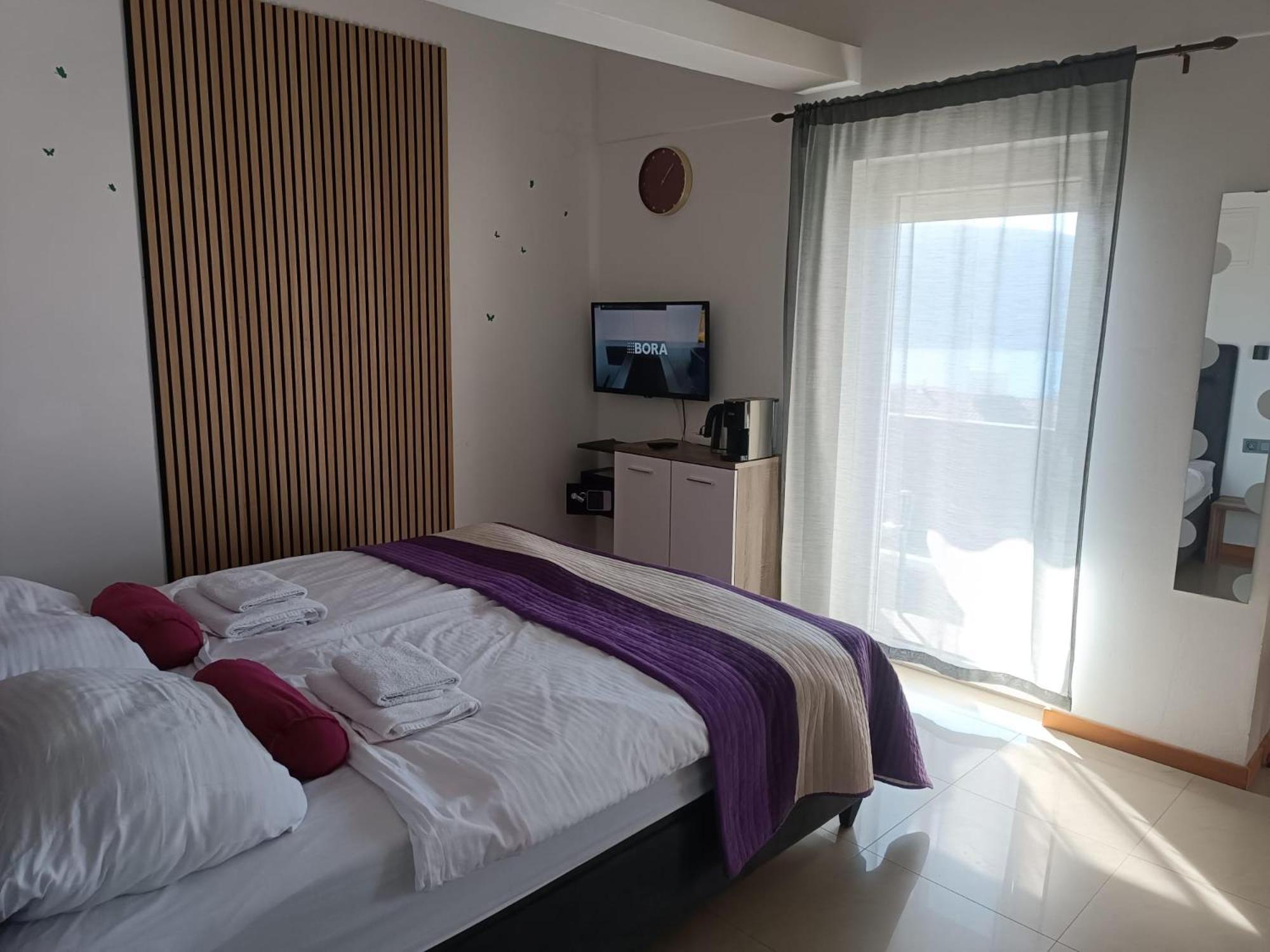 Apartments Pongrac Крес Екстериор снимка