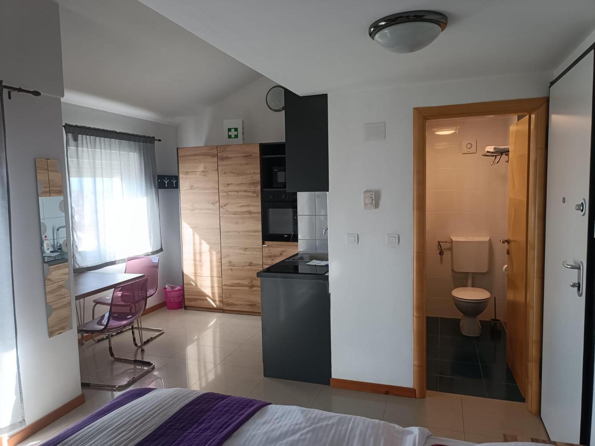 Apartments Pongrac Крес Екстериор снимка
