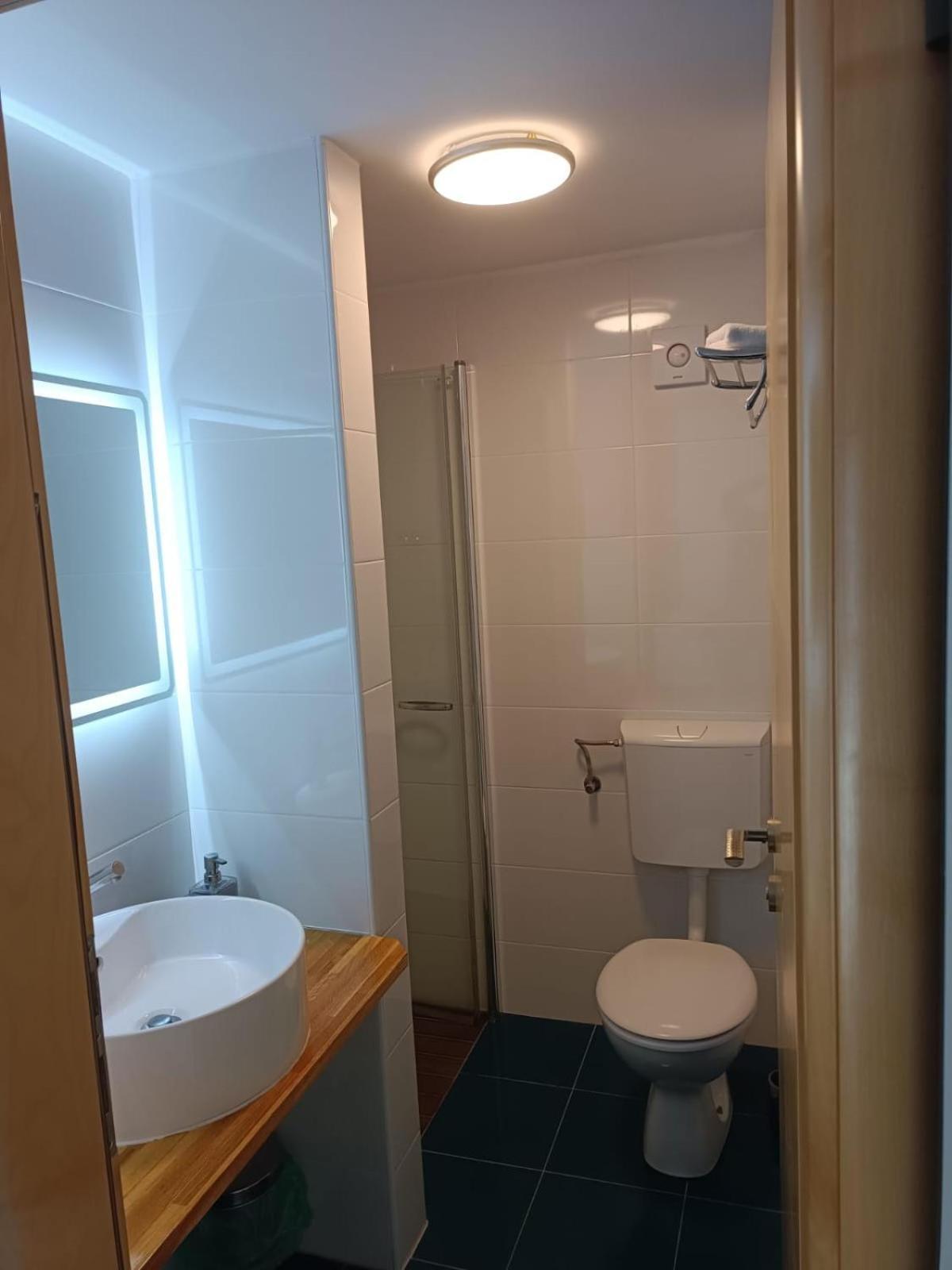 Apartments Pongrac Крес Екстериор снимка