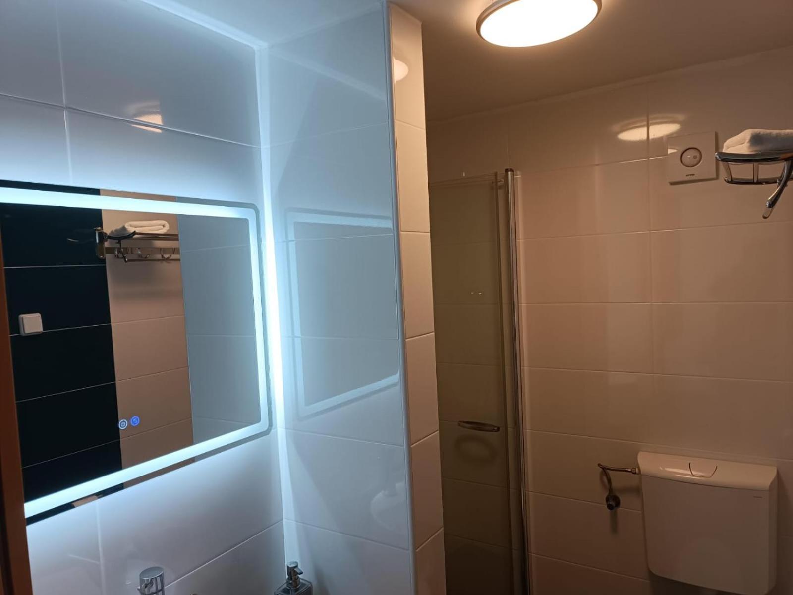 Apartments Pongrac Крес Екстериор снимка