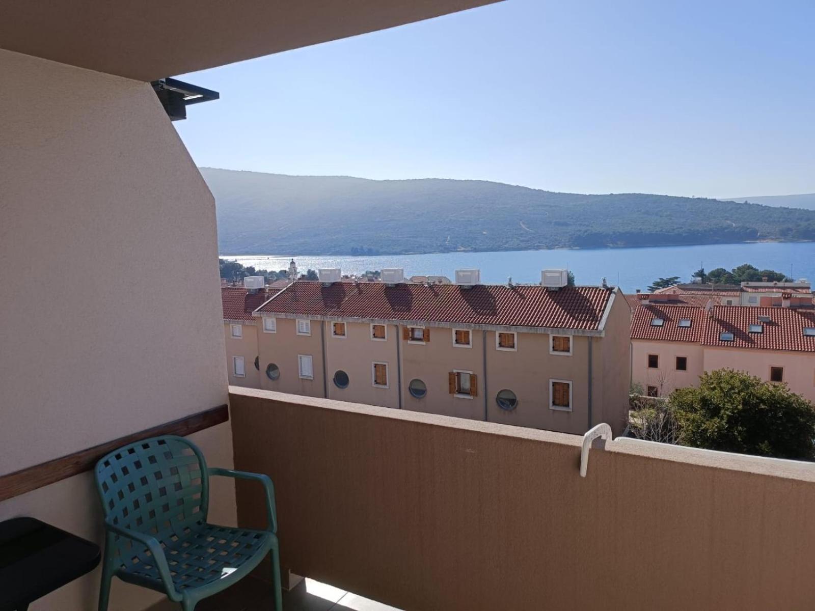 Apartments Pongrac Крес Екстериор снимка