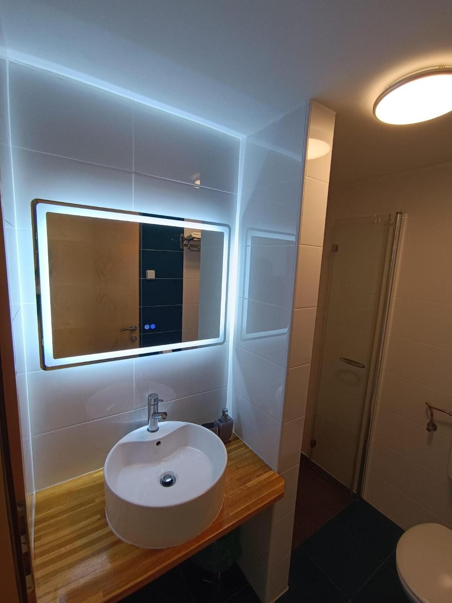 Apartments Pongrac Крес Екстериор снимка